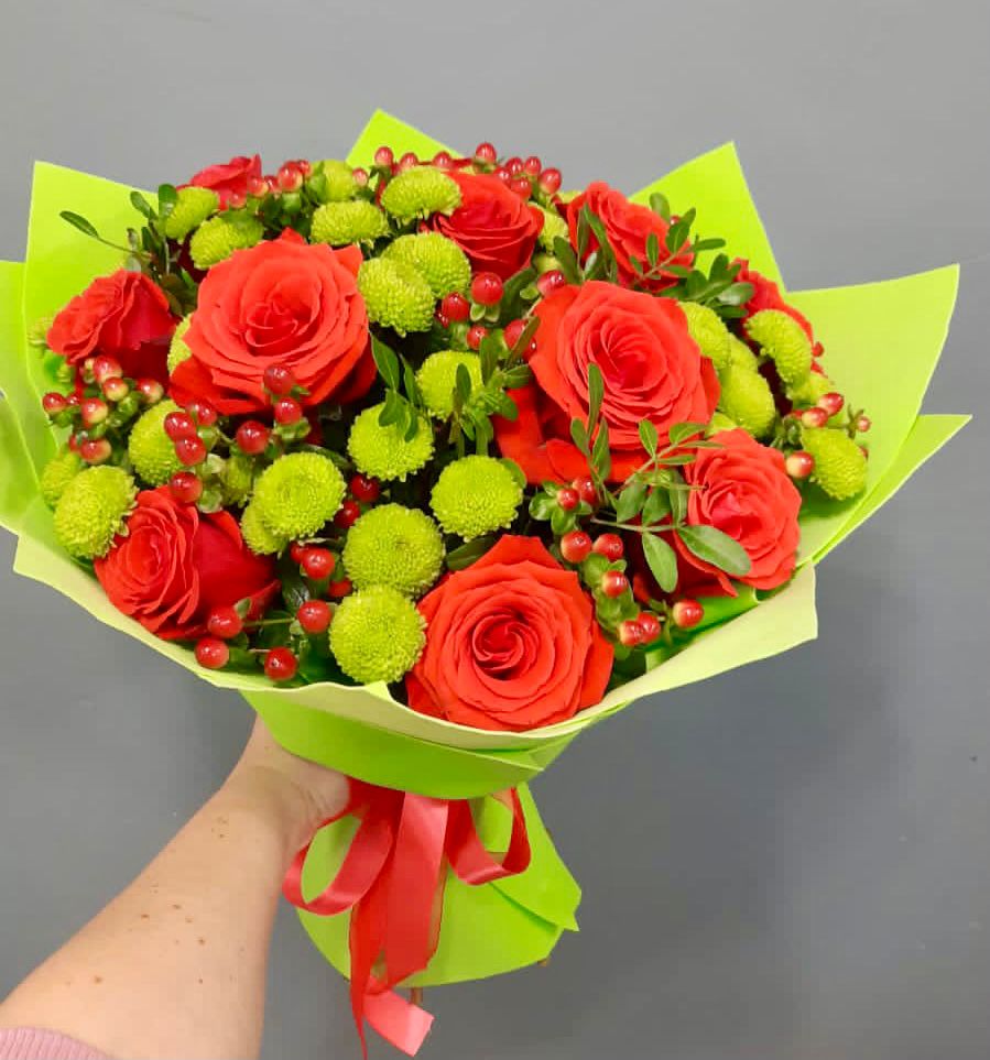 Букет цветов из: Хризантемы и Розы в Октябрьское Ханты-Мансийский АО