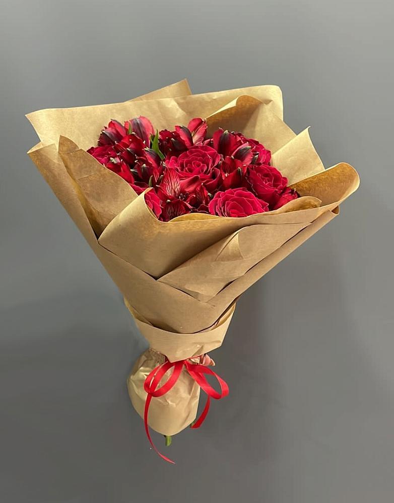 Букет цветов из: Альстромерии и Розы в Октябрьское Ханты-Мансийский АО