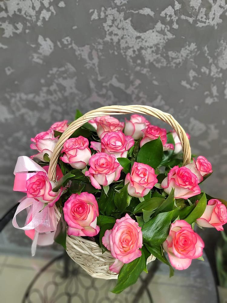 Цветочная композиция из Розы в корзине в Октябрьское Ханты-Мансийский АО
