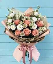 Букет цветов из:  Розы, Альстромерии и Лизиантусы в Октябрьское Ханты-Мансийский АО