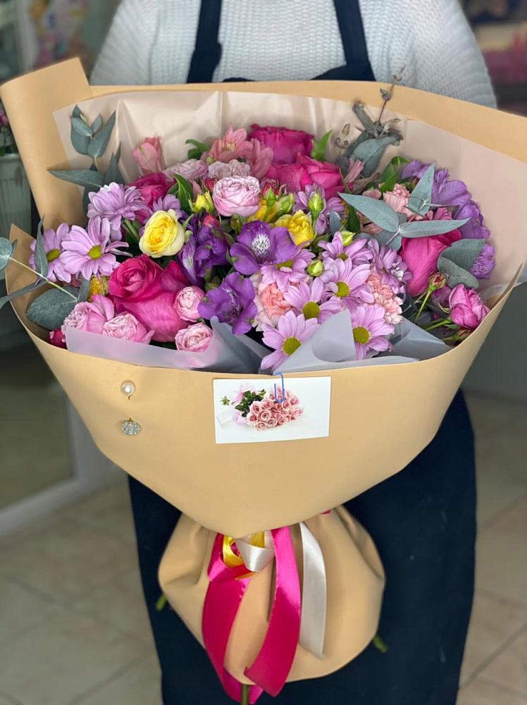 Букет цветов из: Хризантемы, Гвоздики и Альстромерии в Октябрьское Ханты-Мансийский АО