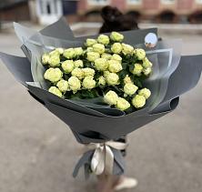 Букет Белые кустовые розы Солинеро в Октябрьское Ханты-Мансийский АО