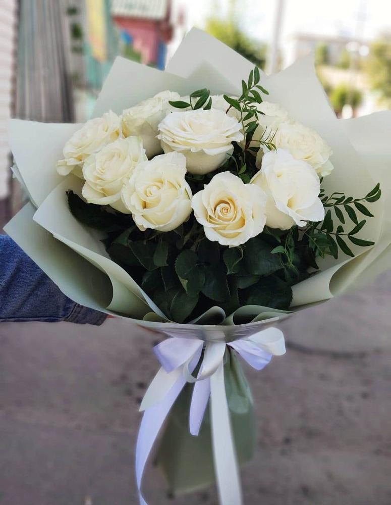 Букет Белые розы Проуд в Октябрьское Ханты-Мансийский АО