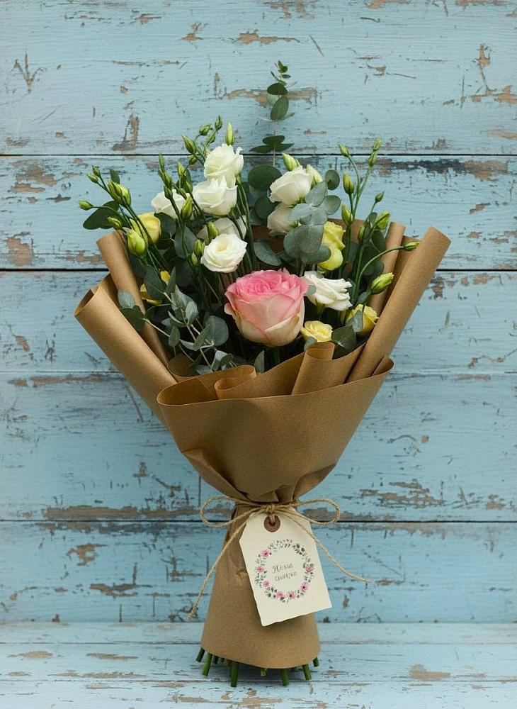 Букет цветов из: Розы и Лизиантусы в Октябрьское Ханты-Мансийский АО