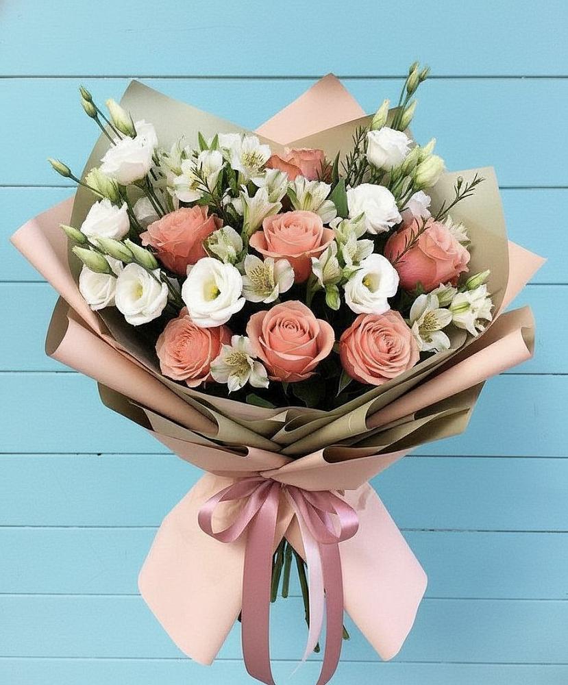 Букет цветов из: Розы, Альстромерии и Лизиантусы в Октябрьское Ханты-Мансийский АО