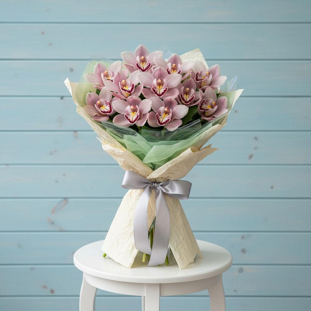 Букет цветов из: Орхидеи и Розы в Октябрьское Ханты-Мансийский АО