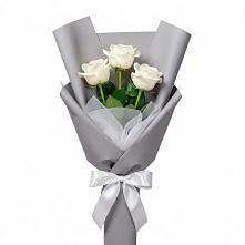 Букет 3 белые розы в Октябрьское Ханты-Мансийский АО
