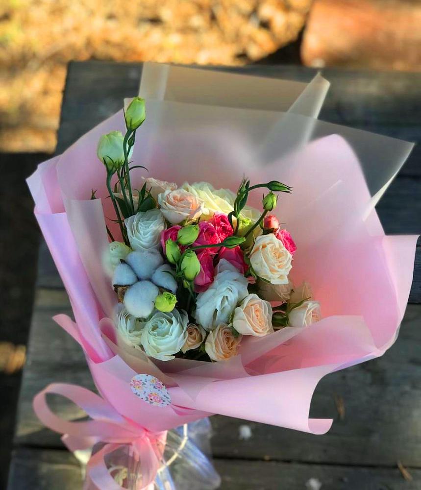 Букет цветов из: Розы и Лизиантусы в Октябрьское Ханты-Мансийский АО