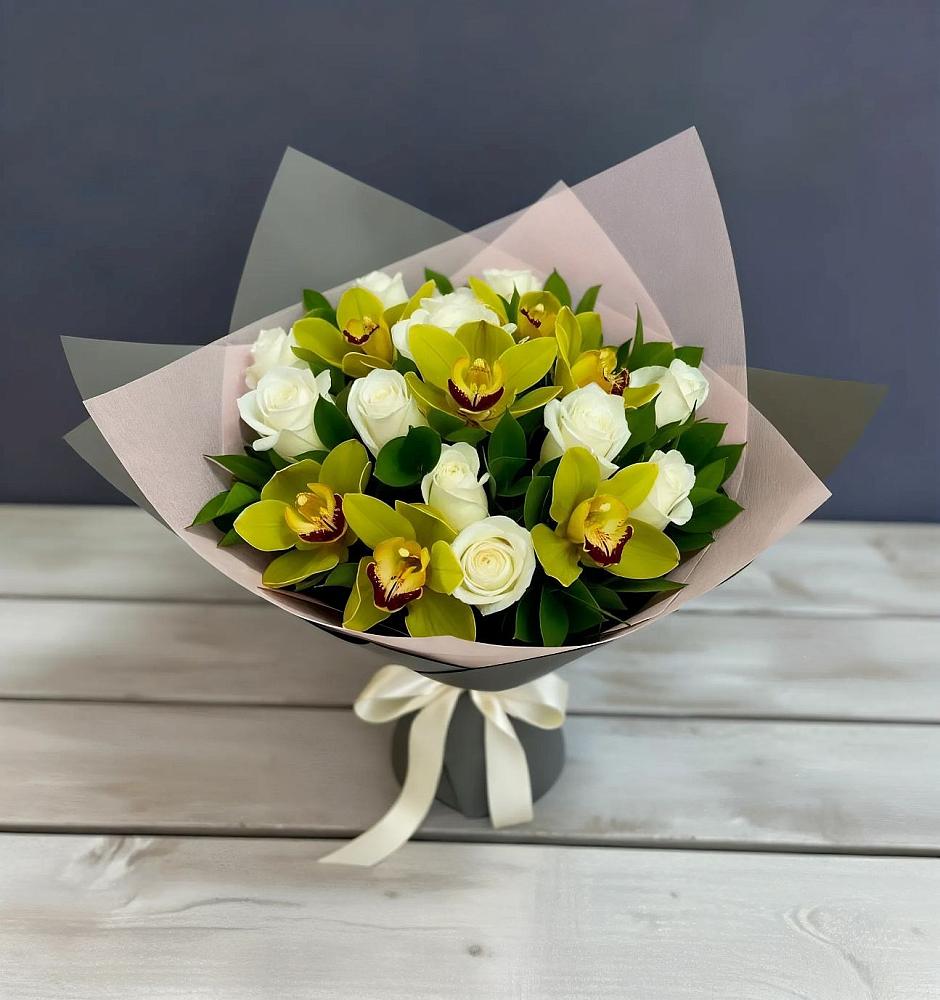 Букет цветов из: Орхидеи и Розы в Октябрьское Ханты-Мансийский АО