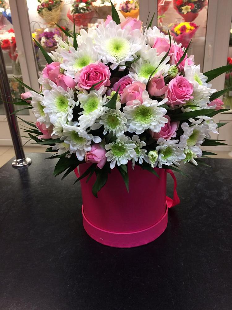 Цветочная композиция из Розы и Хризантемы в шляпной коробке в Октябрьское Ханты-Мансийский АО