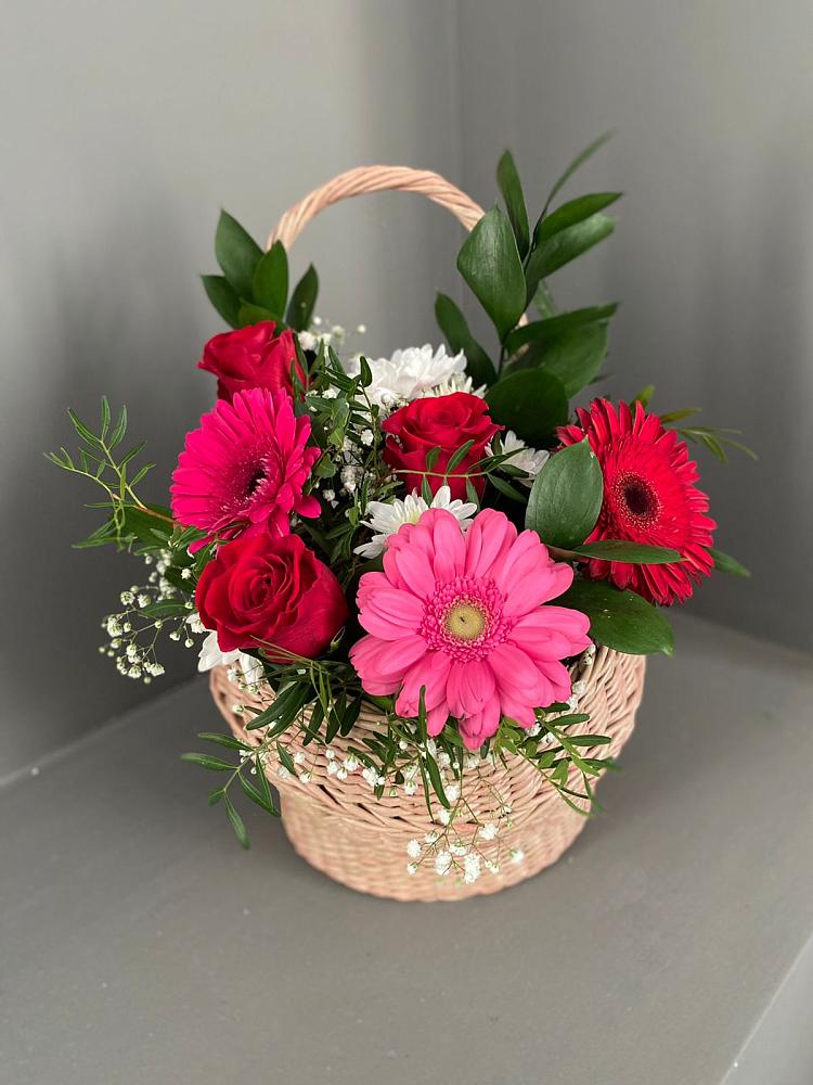 Цветочная композиция из Розы, Хризантемы и Герберы в корзине в Октябрьское Ханты-Мансийский АО