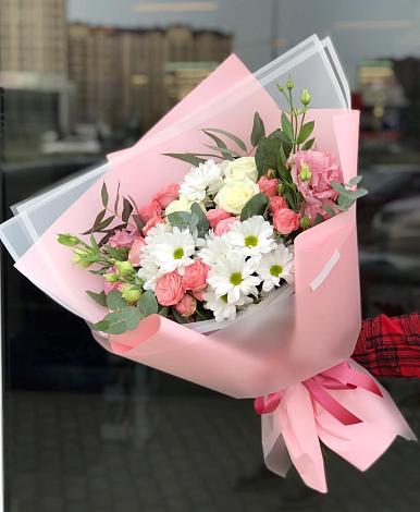 Букет цветов из: Розы, Лизиантусы и Хризантемы в Октябрьское Ханты-Мансийский АО