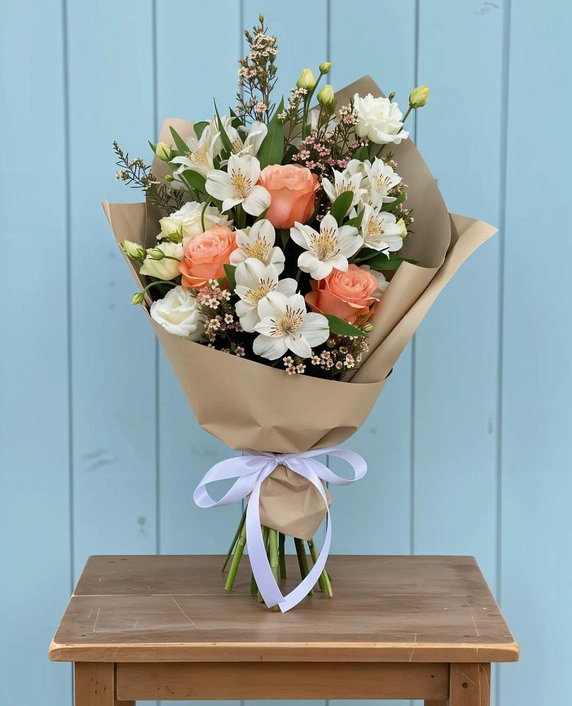 Букет цветов из: Альстромерии, Лизиантусы, Розы и Хризантемы в Октябрьское Ханты-Мансийский АО