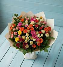 Букет Микс из разноцветных кустовых роз в Октябрьское Ханты-Мансийский АО