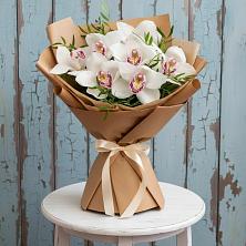 Букет цветов из:  Орхидеи и Розы в Октябрьское Ханты-Мансийский АО